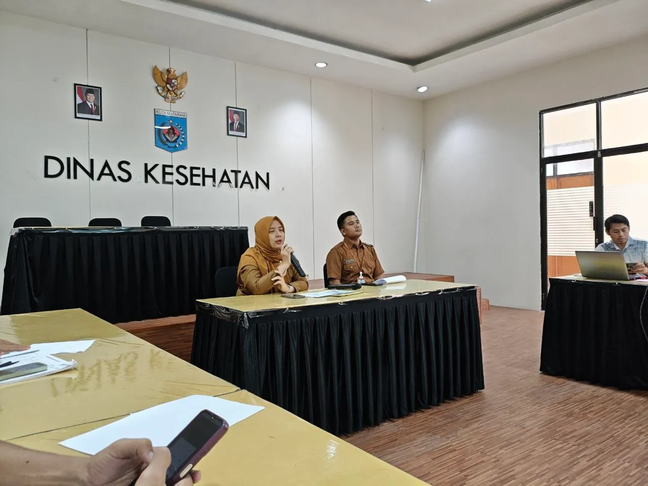 Pertemuan di ruang rapat Dinas Kesehatan
